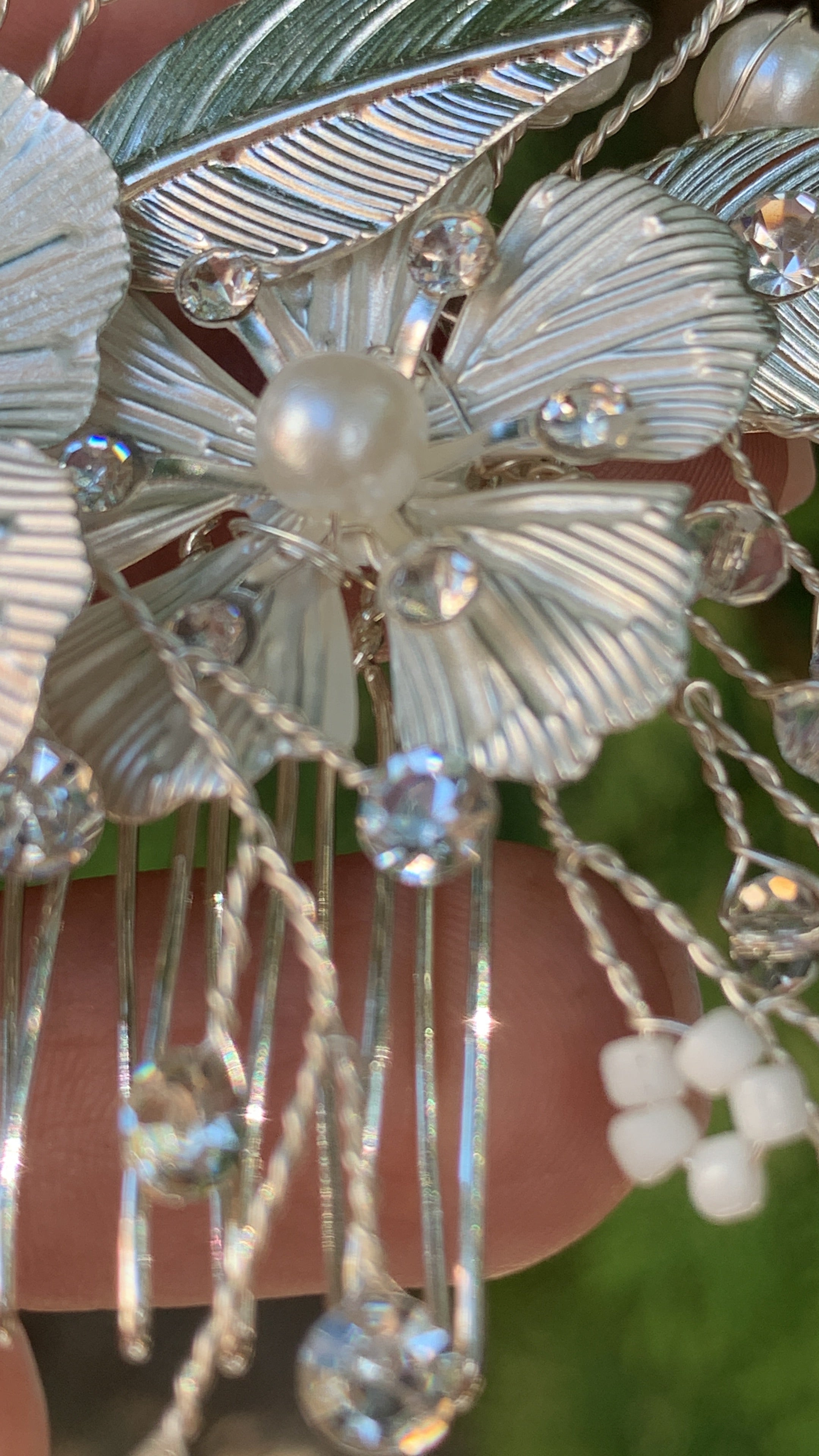 #005 Silver Bridal Hair Comb – Floral Design with Pearls & Crystal Accents